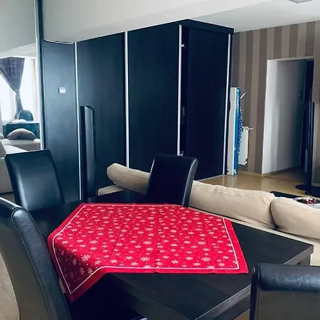 Cozy 2 Close To Center Apartment