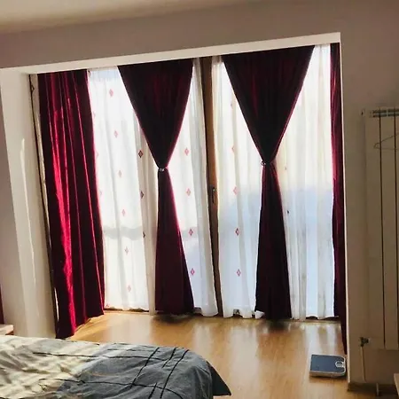 Cozy 2 Close To Center Апартаменти *